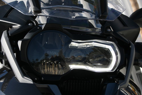BMW R 1200 GS: LED-Scheinwerfer mit integriertem Tagfahrlicht.