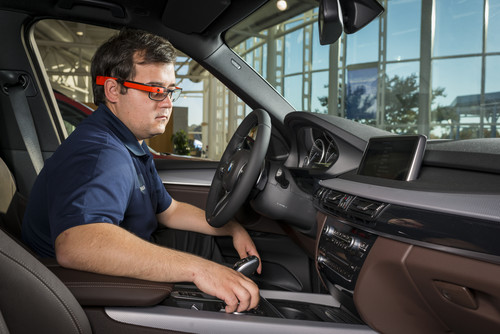 BMW testet im Werk Spartanburg eine Datenbrille zur Qualitätssicherung in der Produktion: Google Glass soll die Feinabstimmung in der Vorserie vereinfachen.