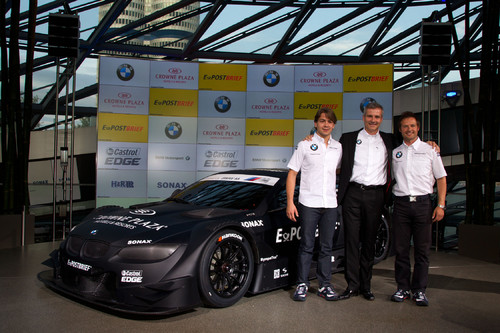 BMW Werksfahrer Augusto Farfus (BR), BMW Motorsport Direktor Jens Marquardt und Andy Priaulx (GB) vor dem BMW M3 DTM Concept Car. 