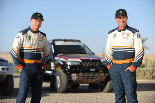BMW X3CC für de Rallye Dakar 2011 in Südamerika: Stéphane Peterhansel (rechts) und sein Beifahrer Jean-Paul Cottret bilden die Speerspitze des Teams.