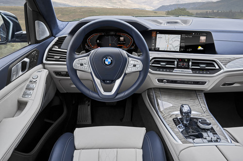 BMW X7 x-Drive 50i.