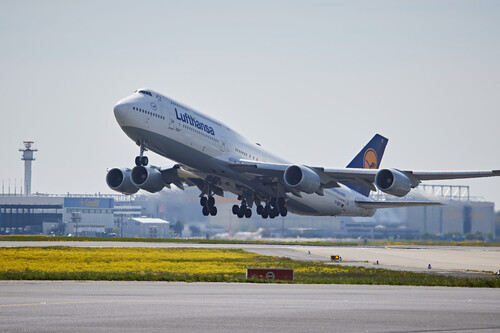 Boeing 747 der Lufthansa beim Start.