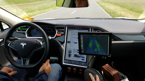 Bosch hat einen Tesla-Prototyp für Tests zum autonomen Fahren ausgerüstet. 