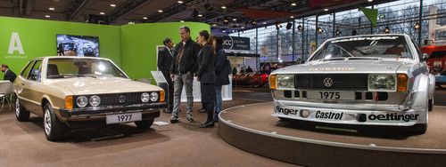 Bremen Classic Motorshow 2016: Stand der Autostadt mit einem Scirocco GLI von 1977 (l.) und einem Scirocco Gruppe 2, Baujahr 1975.