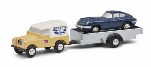 „British Classic Car Service“ von Schuco Piccolo: Land Rover 90 und Jaguar E-Type.