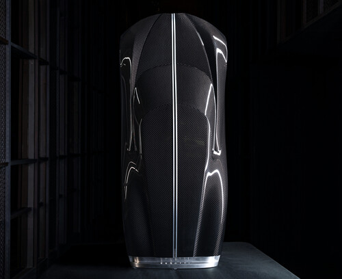 Bugatti-Champagnerflasche „La Bouteille Noire“. 