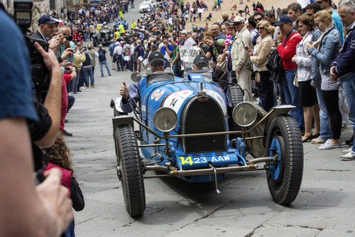 Bugatti Typ 35 bei der Mille Miglia.