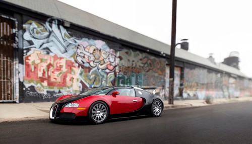 Bugatti Veyron 16.4 (2006).

