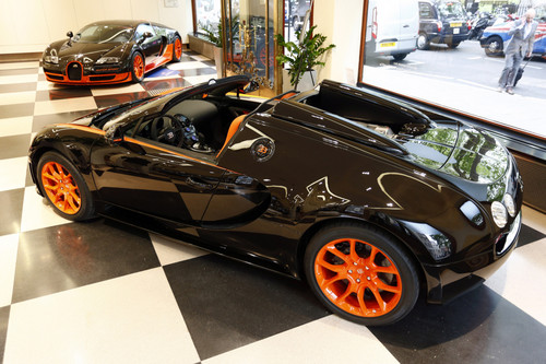 Bugatti zeigt in London die beiden schnellsten Seriensportwagen der Welt.