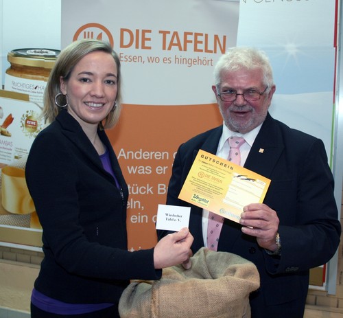 Bundesfamilienministerin Dr. Kristina Schröder ermittelte in Berlin im Beisein von Gerd Häuser, Vorstandsvorsitzender des Bundesverbandes Deutsche Tafel e.V., die Gewinner.