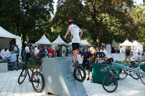Bürgerfest des Bundespräsidenten im Park von Schloss Bellevue: Teil des Auftritts von Skoda war auch ein Trial-Parcours mit Hindernissen, der in Zusammenarbeit mit dem Bund Deutscher Radfahrer aufgebaut worden war. Dort konnten Kinder und Erwachsene ihre Fahrradkünste testen.