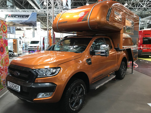 Caravan-Salon 2017: Ford Ranger mit Tischer Trail 260 SD in Wagenfarbe.