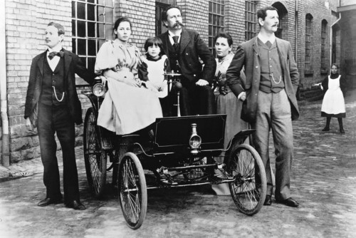 Carl Benz mit Familie (1894).