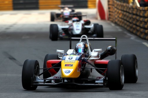 Carlos Sainz junior fährt in der Formel 3 mit Volkswagen-Motor.