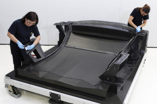 CFK-Teile-Produktion bei Lamborghini.