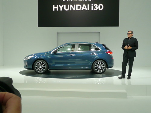 Chefdesigner Peter Schreyer stellt den neuen Hyundai i30 vor.
