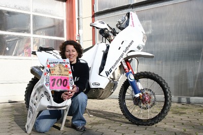 Christina Meier vom HS-Rallye-Team ist einzige deutsche Motorradfahrerin bei der Dakar.
