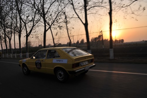 „Classic Cars Challenge China“ (4C) 2013: VW Scirocco I TS im Chinesischen Sonnenuntergang.