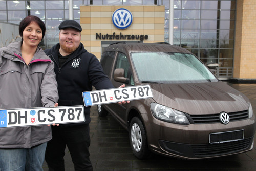 Claudia und Sven Papenfuß freuen sich über einen neuen Volkswagen Caddy.
