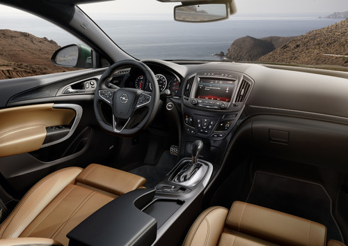 Cockpit des Opel Insignia.