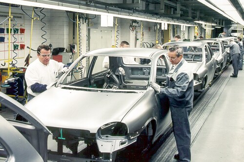 Corsa-Produktion im Opel-Werk Eisenach in den 1990er-Jahren.