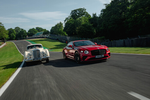 Da liegen 70 Jahre zwischen: Bentley R-Type Continental von 1952 und Continental GT.