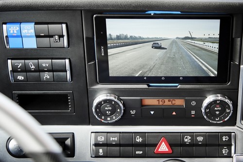 Daimler nutzt das System Highway Pilot Connect zur vernetzten Fahrt im Lkw-Verbund (Truck Platoon).
