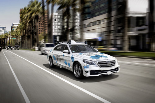Daimler und Bosch wollen mit der Mercedes-Benz S-Klasse im kalifornischen San José einen vollautomatisierten und fahrerlosen Mitfahrservice testen.