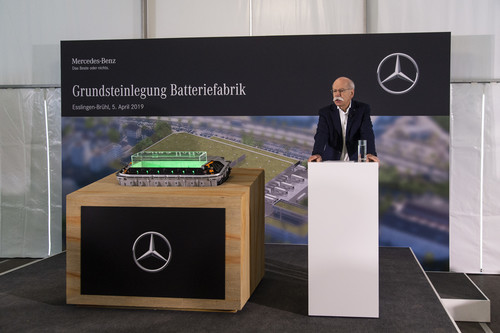 Daimler-Vorstandsvorsitzender Dieter Zetsche bei der Grundsteinlegung für eine Batteriefabrik am Mercedes-Benz-Standort Untertürkheim.