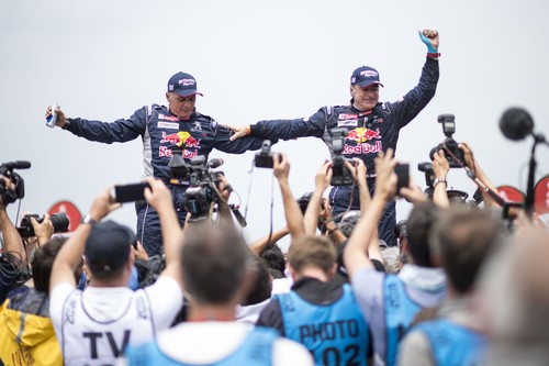 Dakar-Sieger 2018: Carlos Sainz (r.) und Lucas Cruz.
