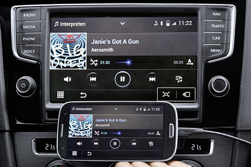 Dank „Mirror-Link“ lassen sich bei Volkswagen verschiedene Smartphones mit dem Auto verbinden.