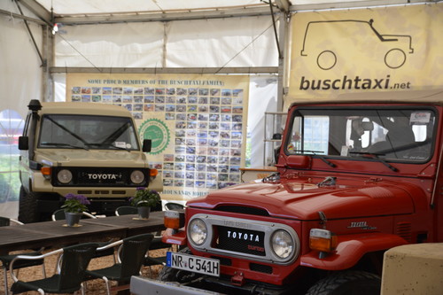 Das Buschtaxi-Zelt: Anlaufstelle für Fans von Toyota-Geländewagen auf der Messe Abenteuer &amp; Allrad in Bad Kissingen.