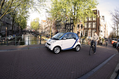 Das Daimler-Mobilitätskonzept Car2go soll In Amsterdam mit 300 Smart Fortwo Electric Drive umgesetzt werden.