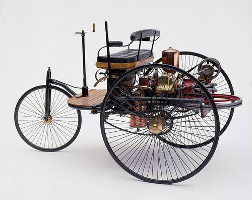 Das erse Automobil der Welt: Benz Patent-Motorwagen (1886).