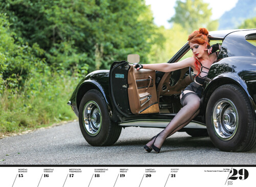 Das Foto der Woche zeigt ein Blatt des Wochenkalenders „Girls & legendary US-Cars 2024“.