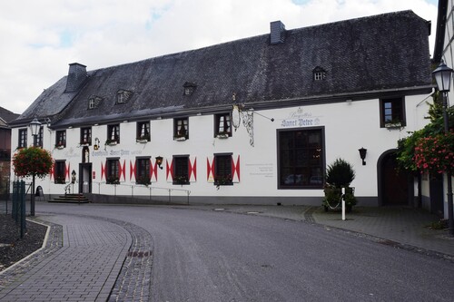 Das Gasthaus „Sanct Peter“ in Ahrweiler ist rund 800 Jahre alt und zählt zu den 100 besten Restaurants in Deutschland.