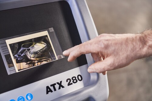 Das Getriebeölservicegerät Mahle ATX 280 verfügt über einen fotorealistischen Touchscreen.