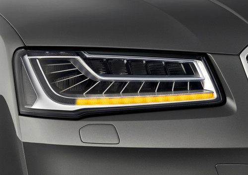 Das neue Audi-Flaggschiff mit neuartigen Blinklichtern.
