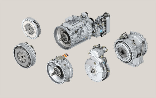 Das neue automatische Getriebesystem Traxon von ZF: Das Grundgetriebe kann mit fünf Modulen gekoppelt werden (von links nach rechts): 1. einer Ein- oder Zweischeibenkupplung, 2. einem Doppelkupplungsmodul, 3.
einem Hybridmodul, 4. einem motorabhängigen Nebenabtrieb sowie 5. einer Wandlerschaltkupplung.