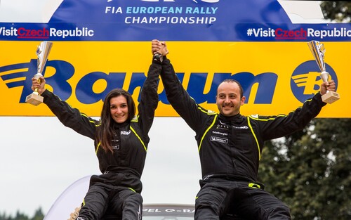 Das Opel-Rally-Juniorteam: Laurent Pellier (27) und Marine Pelamourgues (24) gewannen im vergangenen Jahr den Corsa-e-Markencup.