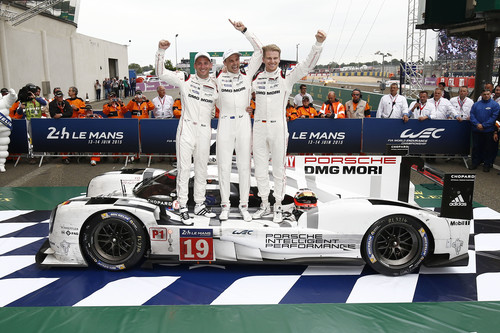 Das Porsche-Siegerteam der 24 Stunden von Le Mans 2015 (v.l.):: Nick Tandy, Earl Bamber und Nico Hülkenberg.