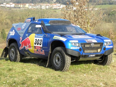 Das Siegerfahrzeug bei der &quot;Dakar&quot; 2010: Volkswagen Race Touareg.