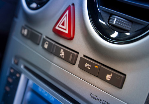 Das Start/Stop-System ist jetzt auch für Benzin-Motoren des Opel Corsa verfügbar. Es lässt sich durch Drücken der Eco-Taste deaktivieren.