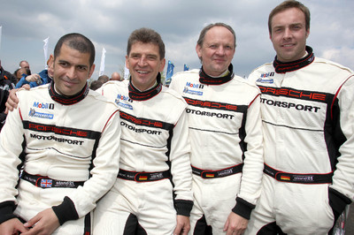 Das Team im Porsche GT 3 RS: Chris Harris, Roland Asch, Horst von Saurma, Patrick Simon (von links nach rechts).