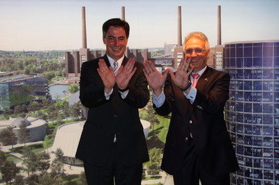 David McAllister, Ministerpräsident von Niedersachsen und Winfried Vahland, China-Chef von Volkswagen. (v. links)