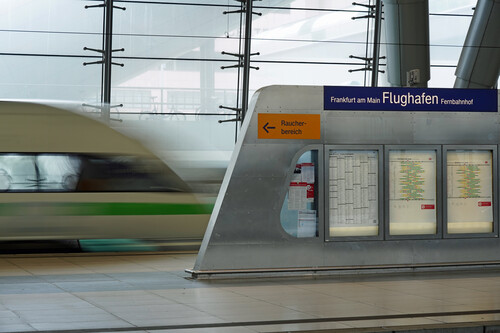 DB-Sprinter-Züge zum Frankfurter Flughafen.