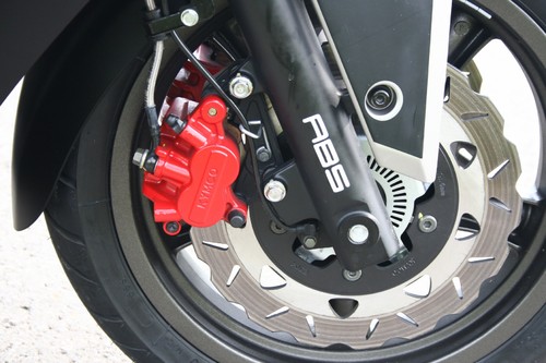 Der ADAC fordert die schnellere Einführung der ABS-Pflicht für Krafträder.