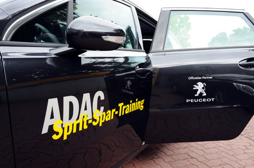 Der ADAC setzt den Peugeot 508 im Sprit-Spar-Training ein.