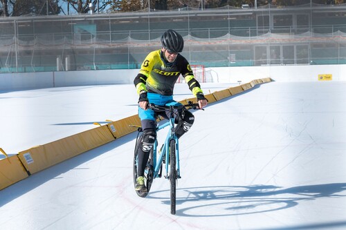 Der ADAC und der Touring Club Schweiz (TCS) haben acht spezielle Winterreifen für Fahrräder getestet.