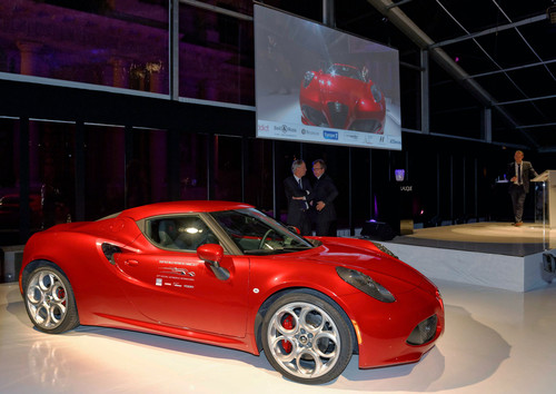 Der Alfa Romeo 4C ist beim Festival Automobile International im französischen Wintersportort Chamonix zum „Most Beautiful Car of the Year 2013" gewählt worden.
